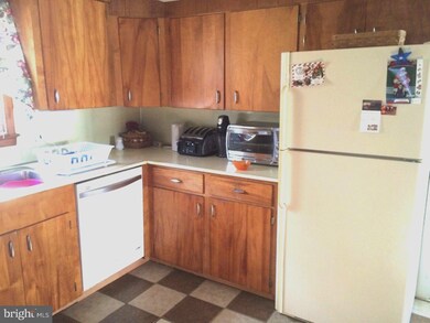 131 W Chestnut St, Clayton, NJ 08312 - photo 7