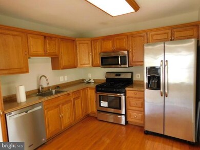 8200 Crossbrook Ct, Lorton, VA 22079 - photo 5