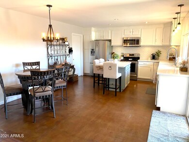 Eat-in Kitchen