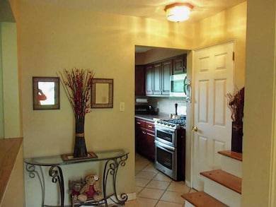 Entry/Foyer.