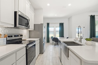 2673 River Bank Dr, Burleson, TX 76028 - photo 5