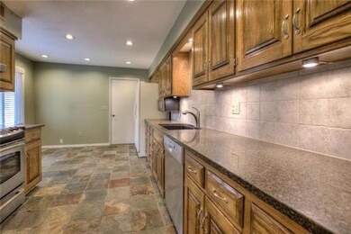 8546 Westgate St, Lenexa, KS 66215 - photo 7