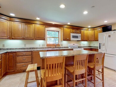 005-71MaplecrestInterior