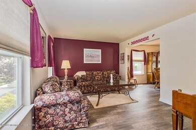 Livingroom to diningroom