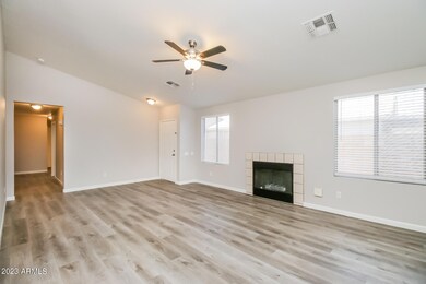 005-photo-living-room-9420839