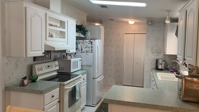 Kitchen with lots of cabinets