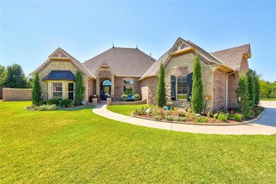 View of front facade featuring a front yard