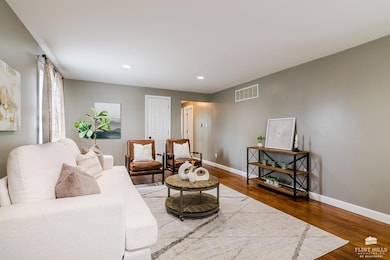 2213 Northview Dr, Manhattan, KS 66502 - photo 2