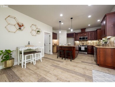 14677 SE Island Woods Ct, Clackamas, OR 97015 - photo 6