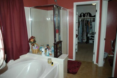Large Master Bath w/Huge Walk-in Closet