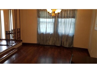 Dining area -- good space for large table.
