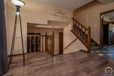 2801 SW Ashworth Place, Topeka, KS 66614 - photo 5