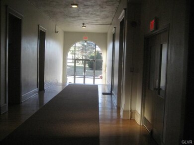 215 E High St unit E, Hellertown, PA 18055 - photo 4