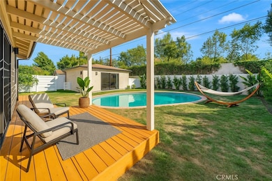 19434 Calvert St, Tarzana, CA 91335 - photo 3