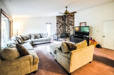 10762 Blackwell Rd, Central Point, OR 97502 - photo 2