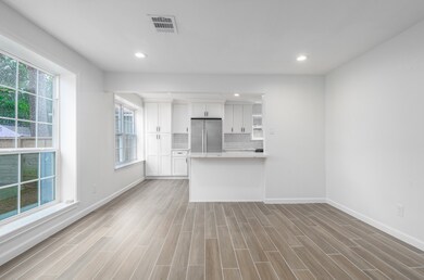 302 Moody St, Houston, TX 77009 - photo 4