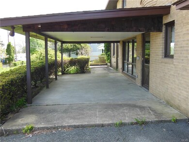 23 x 12.5 covered patio with entrance into lower l