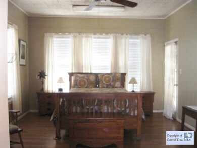 626 E Cedar St, Seguin, TX 78155 - photo 6