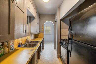 3127 Hickman Rd, Des Moines, IA 50310 - photo 5