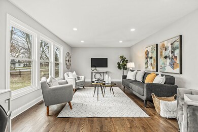 28W590 Laurel Dr, Naperville, IL 60564 - photo 4