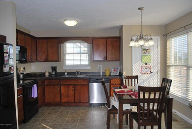 303 Park Ridge Dr, Mount Washington, KY 40047 - photo 5