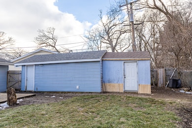 166 Sioux Ave, Carpentersville, IL 60110 - photo 4