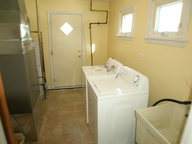 423 Byron Ct, Wheaton, IL 60187 - photo 7