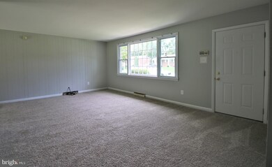 9204 Pinehurst Dr, Fort Washington, MD 20744 - photo 7