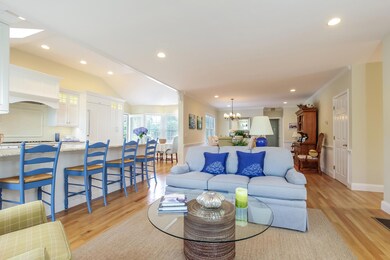 007-photo-living-room-6098346