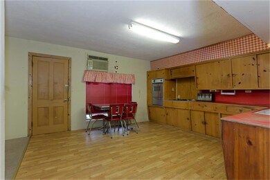 306 Oxford St, Tomball, TX 77375 - photo 7