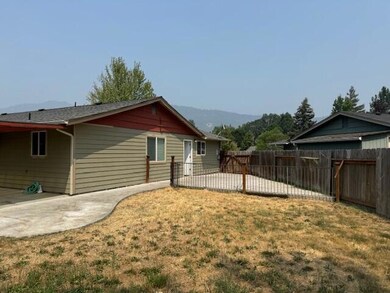 1603 Tamara Cir, Grants Pass, OR 97526 - photo 3