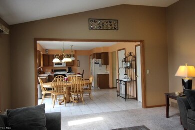 8760 Forest View Dr, Olmsted Falls, OH 44138 - photo 4