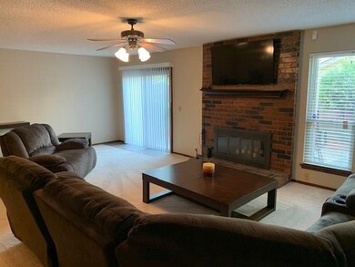 11354 Benttree Cir, Oklahoma City, OK 73120 - photo 4