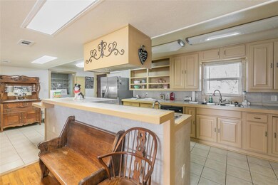 304 W 1st St, Springtown, TX 76082 - photo 6