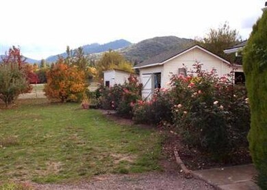 6844 Cypress Dr, Central Point, OR 97502 - photo 5