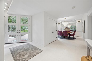 Large light and bright foyer