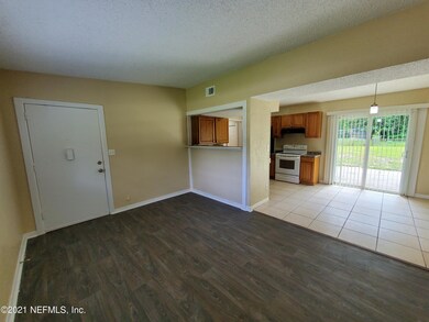 2815 Brackridge Blvd E, Jacksonville, FL 32216 - photo 2