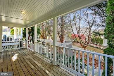 664 Lake Varuna Mews, Gaithersburg, MD 20878 - photo 2