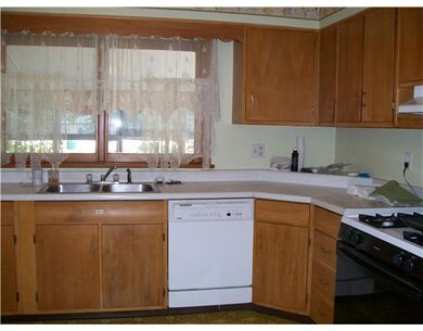 3021 Greeley Ave, Erie, PA 16506 - photo 3