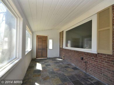 9820 Perrott Ct, Fairfax, VA 22031 - photo 2