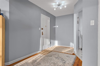 6730 Clyde St unit 5T, Forest Hills, NY 11375 - photo 5