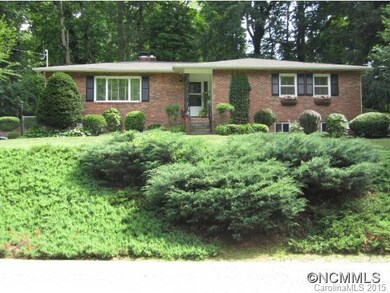 526 Overhill Dr, Hendersonville, NC 28792 - photo 2