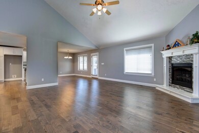 1670 E Pea Ridge Dr, East Republic Township, MO 65738 - photo 5