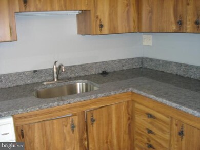 522 Burlington Ct, Edgewood, MD 21040 - photo 4