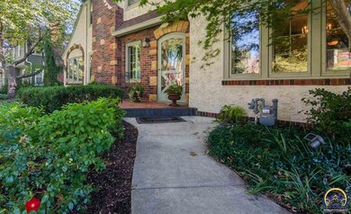 3119 SW Canterbury Ln, Topeka, KS 66604 - photo 2