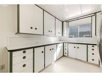 718 W 19th St, Vancouver, WA 98660 - photo 3