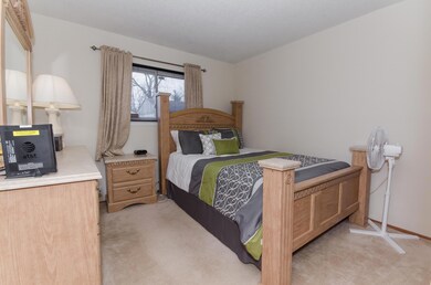 4923 Labelle Dr, Columbus, OH 43232 - photo 5