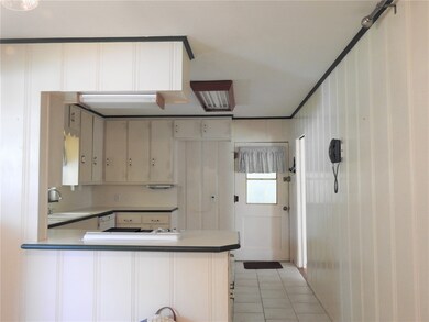 402 Bowman Dr, Alvin, TX 77511 - photo 4