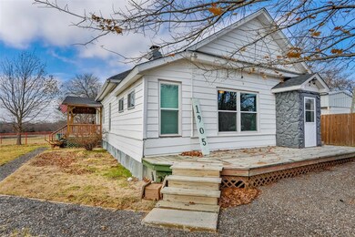 1905 Rice Ave, Gainesville, TX 76240 - photo 2