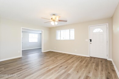 006-photo-living-room-11525005